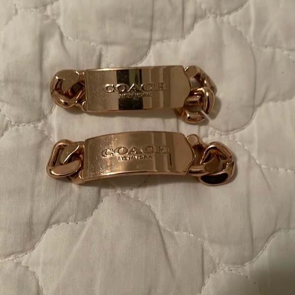 🎁 Free w/any purchase-Coach gold tone hardware from sandals. Can be upcycled. - Picture 1 of 3